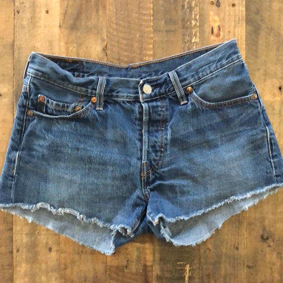 Levi’s 501 cutoff shorts
